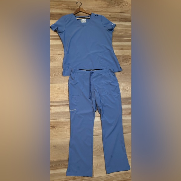 🩺 Sketchers by Barco Women's Scrub Set, Top XL and Pants Large in Ciel Blue - Picture 3 of 16